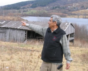 Doug Knockwood, Indian Brook First Nation, shares stories of his childhood at the old sawmill near Newville Lake, NS, with the MDCC staff in June 2006.